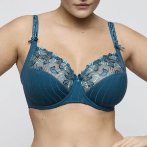 0161811 PEA peacock