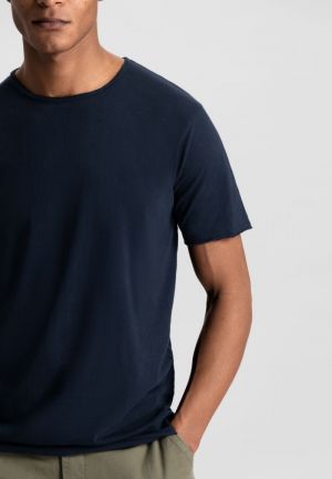  649 Dk. Navy