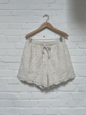 isa 010 off white