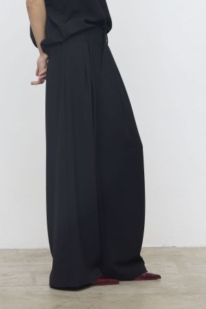 EFW260271 001 NERO