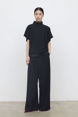 EFW260269 001 NERO