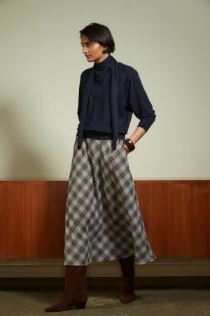 AVEL GREY